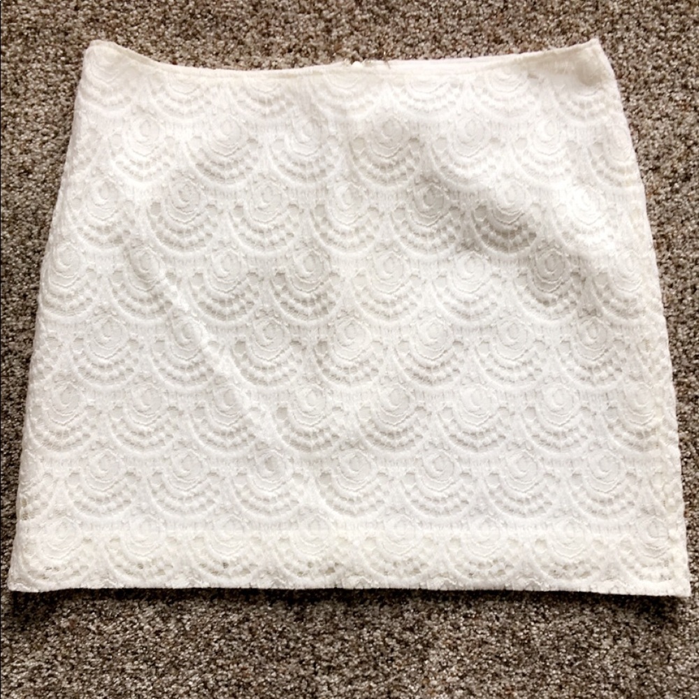 Adorable white lace mini skirt with cute detail